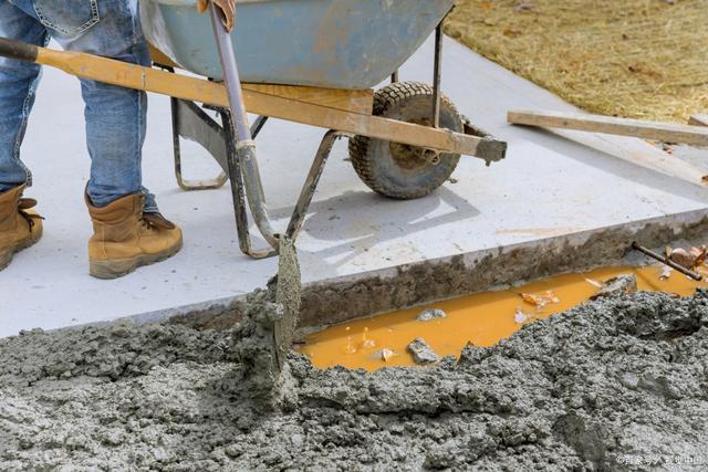 聚羧酸減水劑和萘系減水劑哪個(gè)更好？混凝土減水劑怎么選？